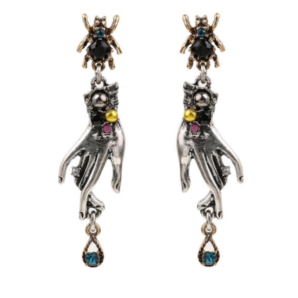 Spider Earrings With Dangling Hands - Picture 3 of 8